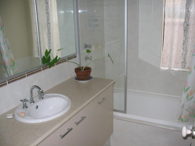 2B McKleery Rd, Kardinya WA 6163