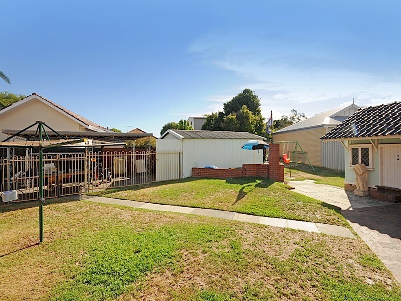 8 Worley Street, Willagee WA 6156