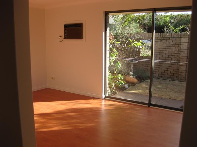 1/10 Hammad Street, Palmyra WA 6157