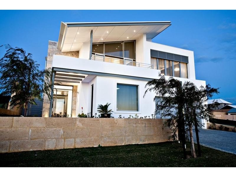 16 Leonidas Road, Coogee WA 6166