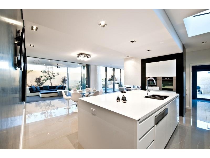 16 Leonidas Road, Coogee WA 6166