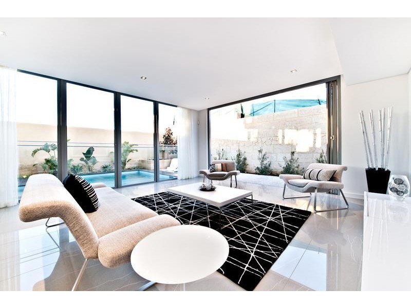 16 Leonidas Road, Coogee WA 6166