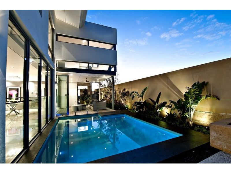 16 Leonidas Road, Coogee WA 6166