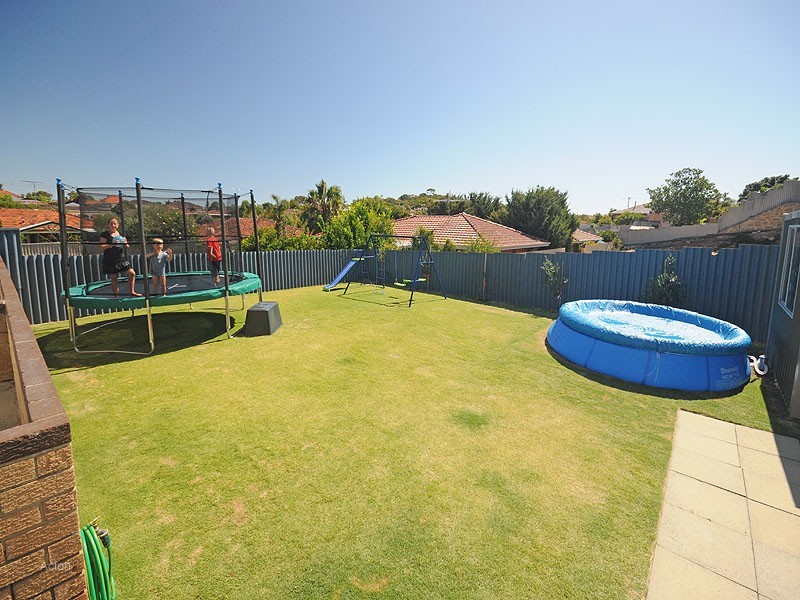 15 Dermer, Beaconsfield WA 6162