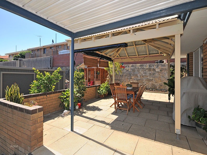 15 Dermer, Beaconsfield WA 6162