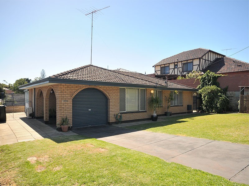 15 Dermer, Beaconsfield WA 6162