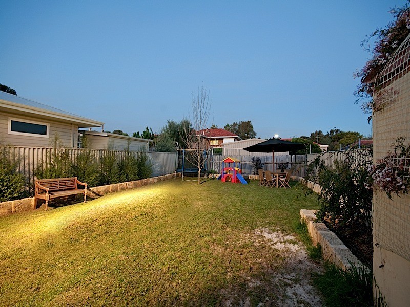 16 Davies, Beaconsfield WA 6162