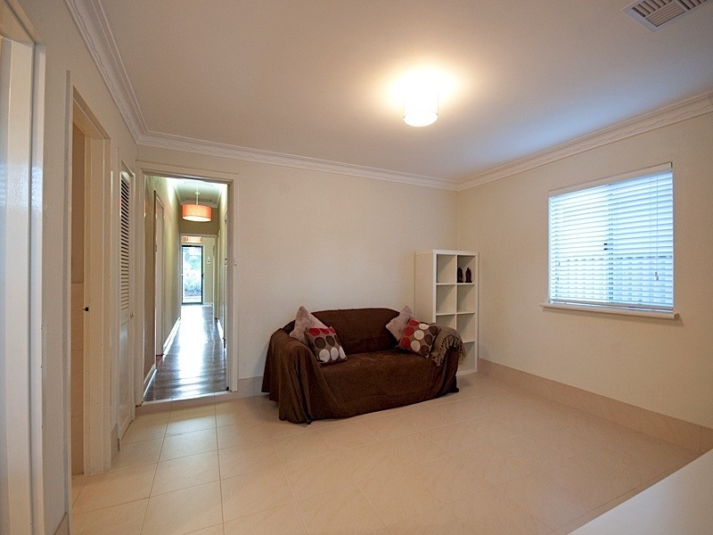 16 Davies, Beaconsfield WA 6162