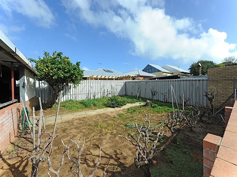 13 Wardle Road, Beaconsfield WA 6162