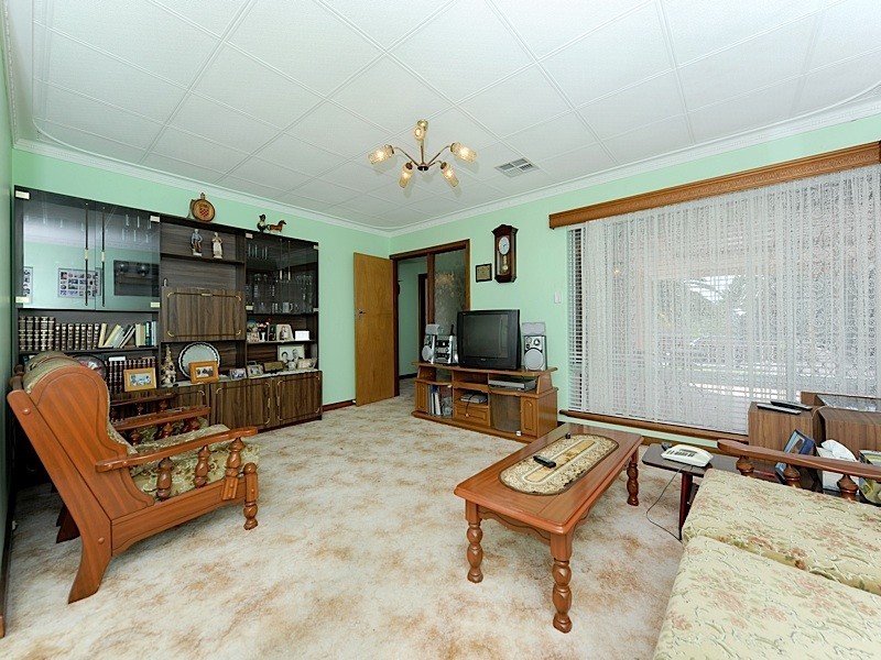 13 Wardle Road, Beaconsfield WA 6162