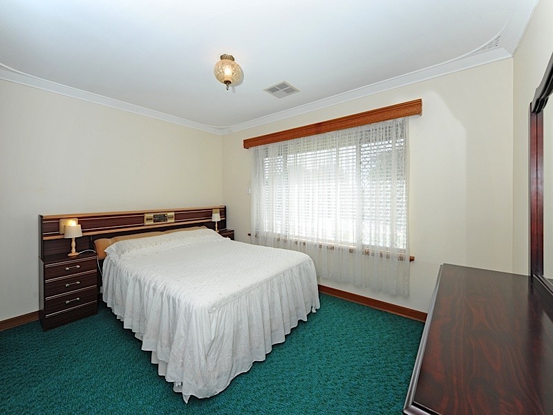 13 Wardle Road, Beaconsfield WA 6162