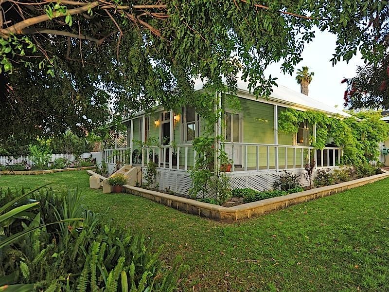 62 Adrian Street, Palmyra WA 6157
