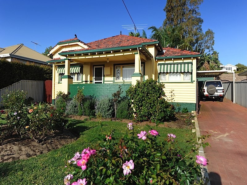 140 Solomon Street, Beaconsfield WA 6162