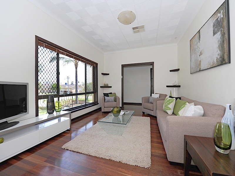 14 Wardle Road, Beaconsfield WA 6162