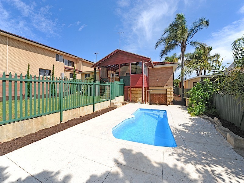 14 Wardle Road, Beaconsfield WA 6162