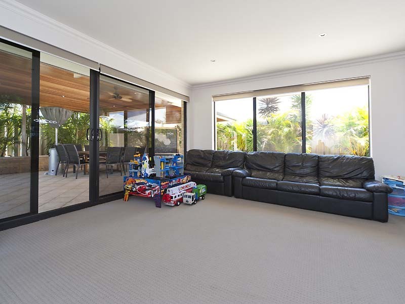 15 Serene Bend, Atwell WA 6164