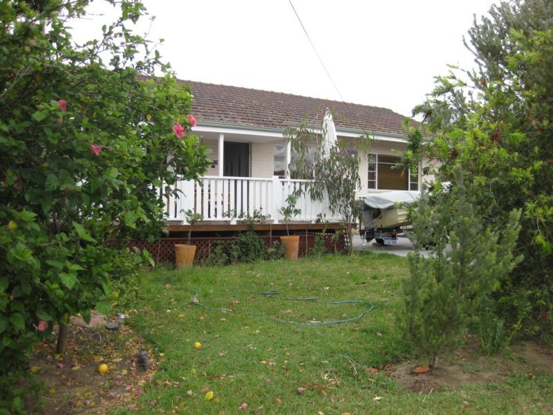 10 Coleman Crescent, Melville WA 6156