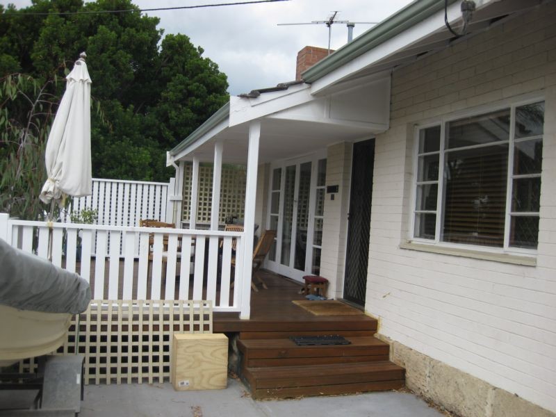 10 Coleman Crescent, Melville WA 6156