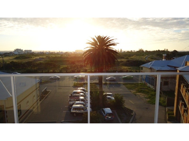 8/3 Rockingham Road, Hamilton Hill WA 6163