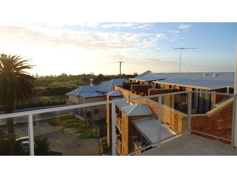 8/3 Rockingham Road, Hamilton Hill WA 6163