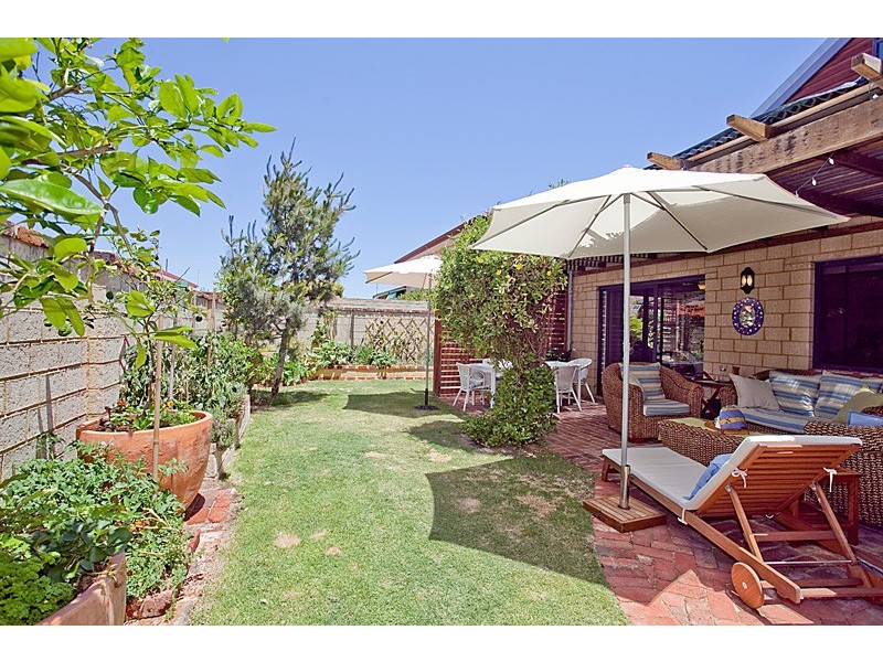 16 Delamere Lane, Beaconsfield WA 6162