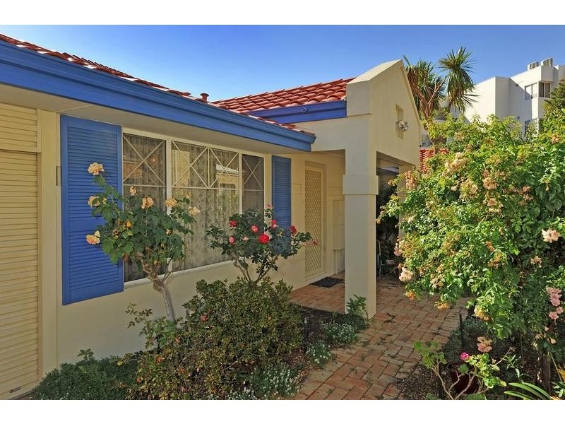 3/4 Groves Avenue, Attadale WA 6156