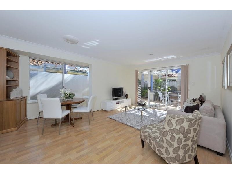 3/4 Groves Avenue, Attadale WA 6156
