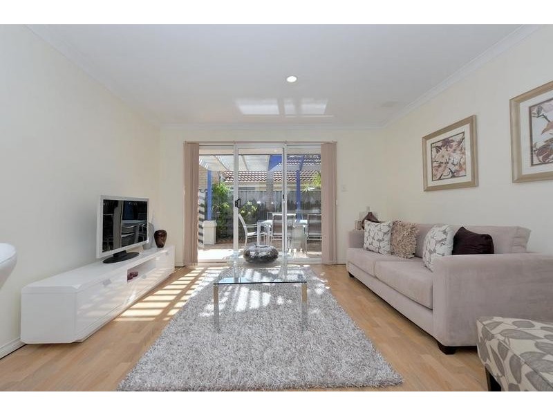 3/4 Groves Avenue, Attadale WA 6156