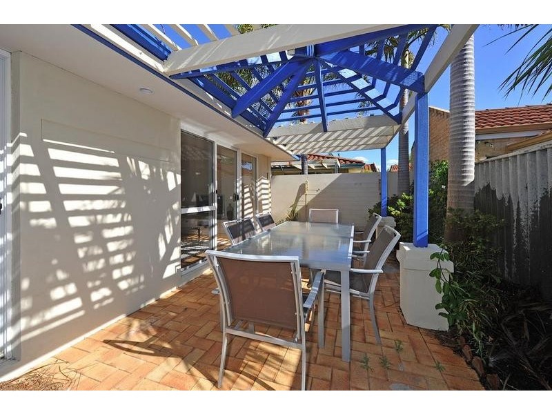 3/4 Groves Avenue, Attadale WA 6156