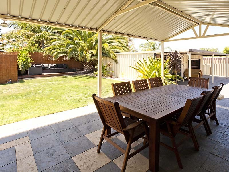 98 Winterfold Road, Samson WA 6163