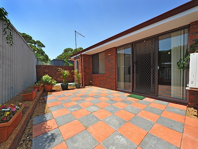 2/31 Birdwood Circus West, Bicton WA 6157
