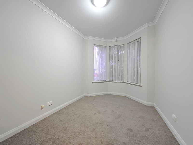 31 Curedale Street, Beaconsfield WA 6162