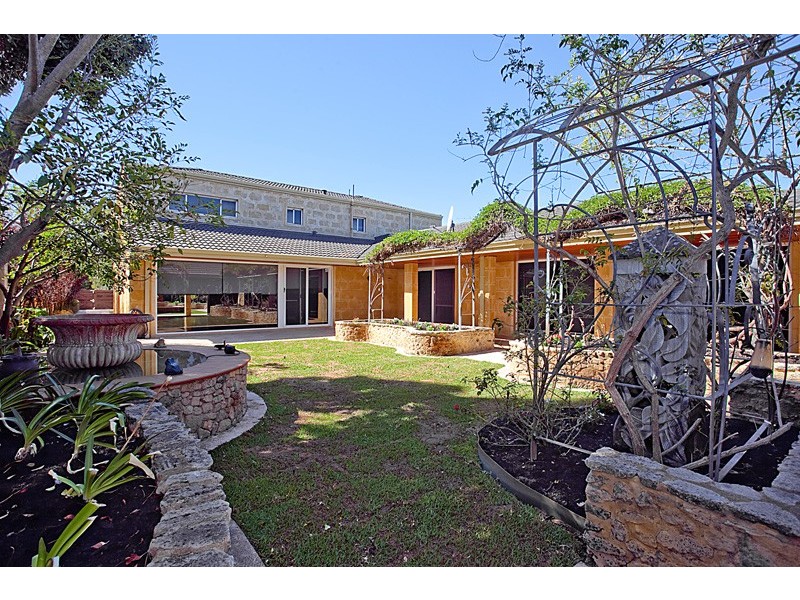 190 Burke Drive, Attadale WA 6156
