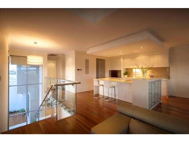 8 Draper Street, North Coogee WA 6163