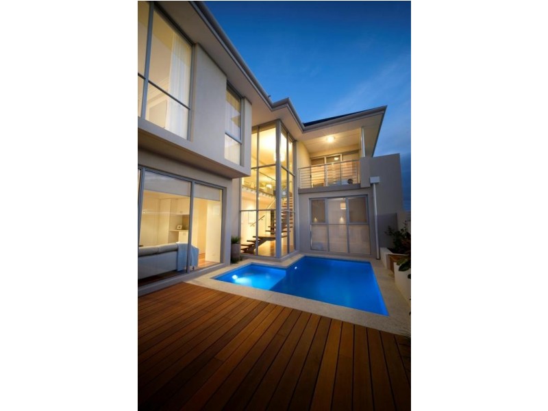 8 Draper Street, North Coogee WA 6163