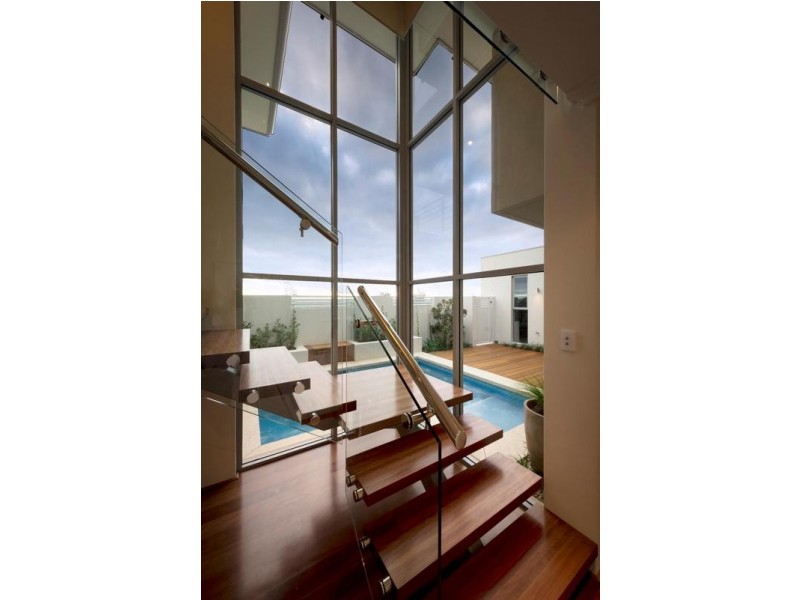 8 Draper Street, North Coogee WA 6163