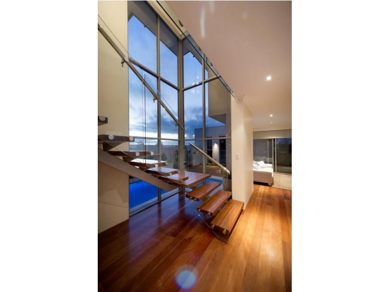 8 Draper Street, North Coogee WA 6163