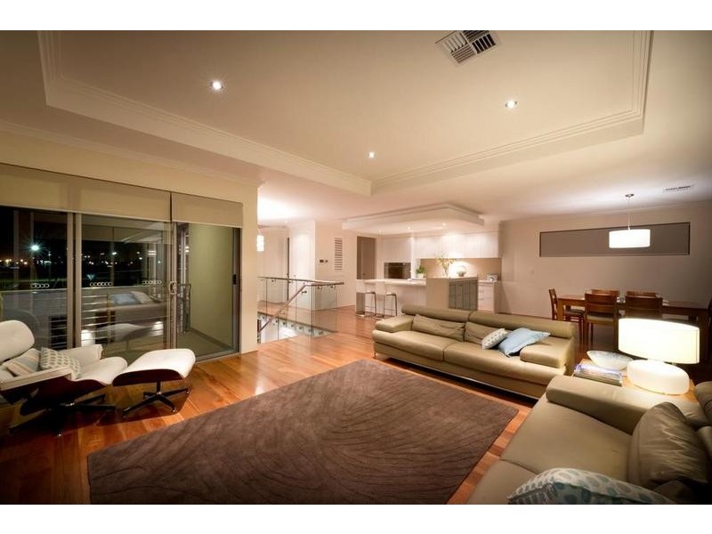 8 Draper Street, North Coogee WA 6163