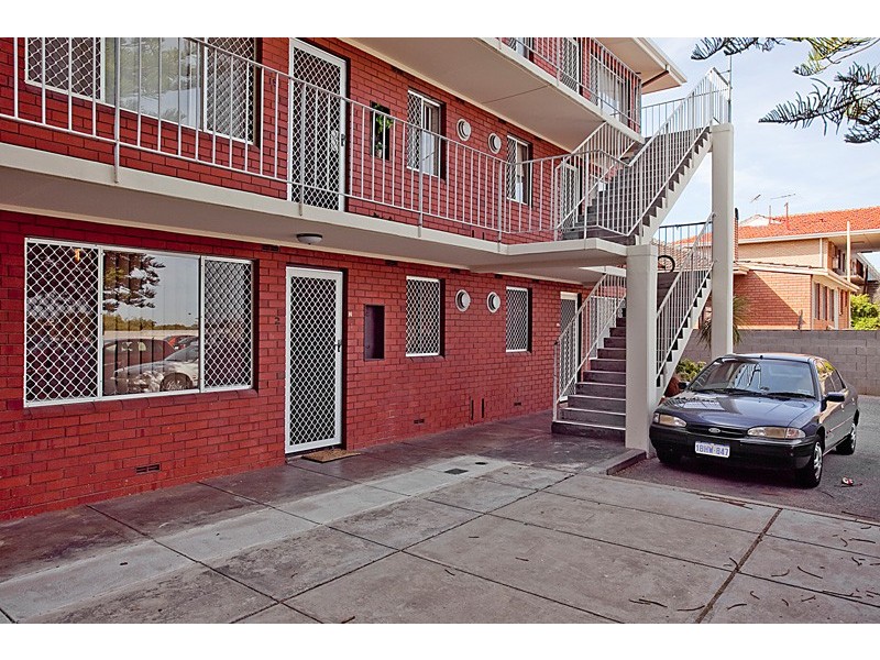 2/75 Phoenix Road, Spearwood WA 6163