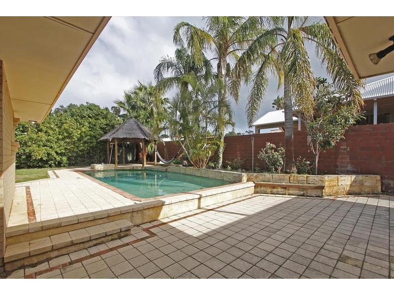 6 Farrin Street, Attadale WA 6156