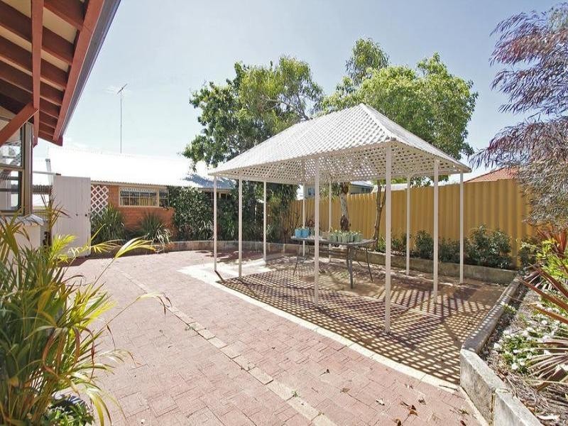 9 Crewe Street, Bicton WA 6157