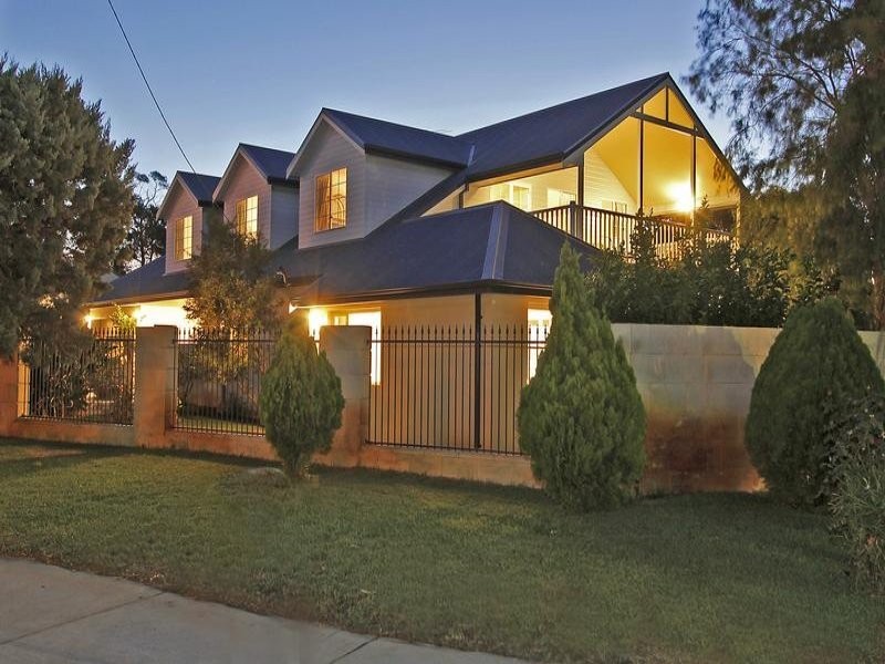 5 Potts Street, Melville WA 6156