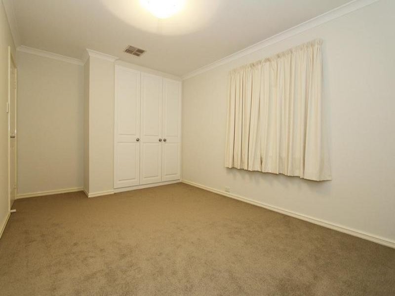 5 Potts Street, Melville WA 6156