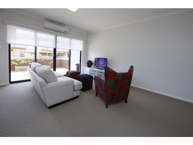 27/2 Stockton Bend, Cockburn Central WA 6164