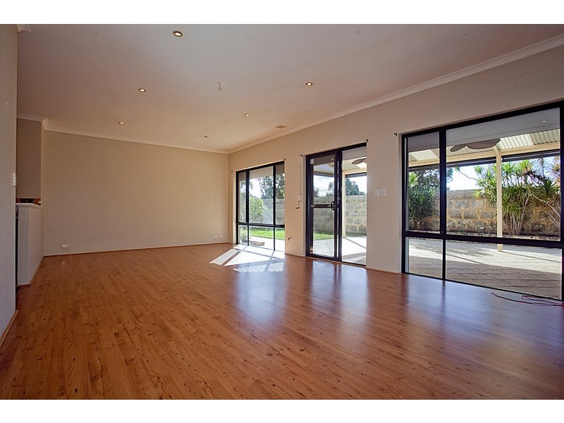 114 Zenobia, Palmyra WA 6157