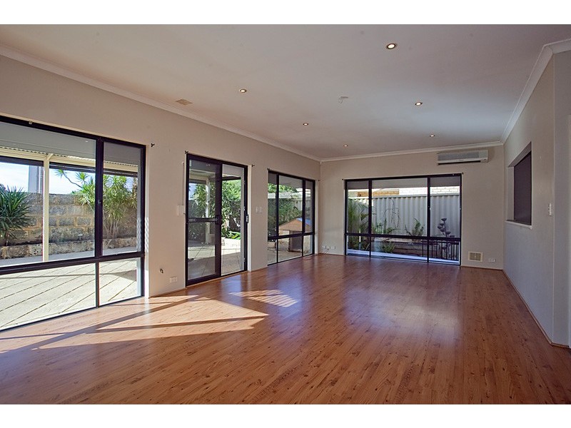 114 Zenobia, Palmyra WA 6157