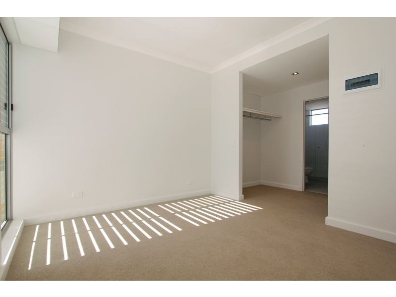 10/7 College Corner, O’connor WA 6163