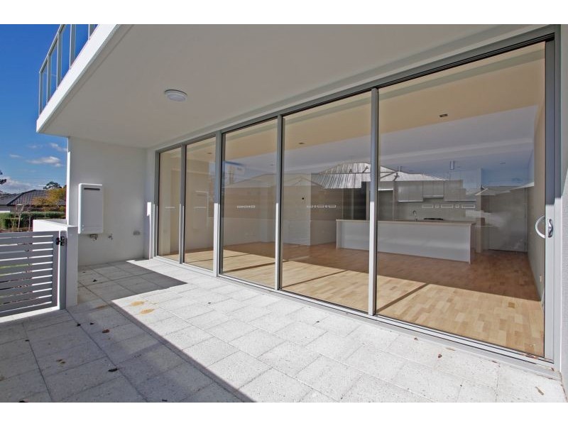 10/7 College Corner, O’connor WA 6163