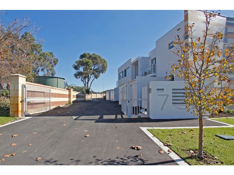 10/7 College Corner, O’connor WA 6163