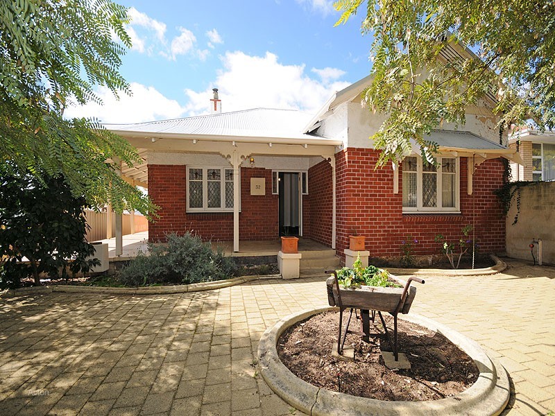 32 Carrington Street, Palmyra WA 6157